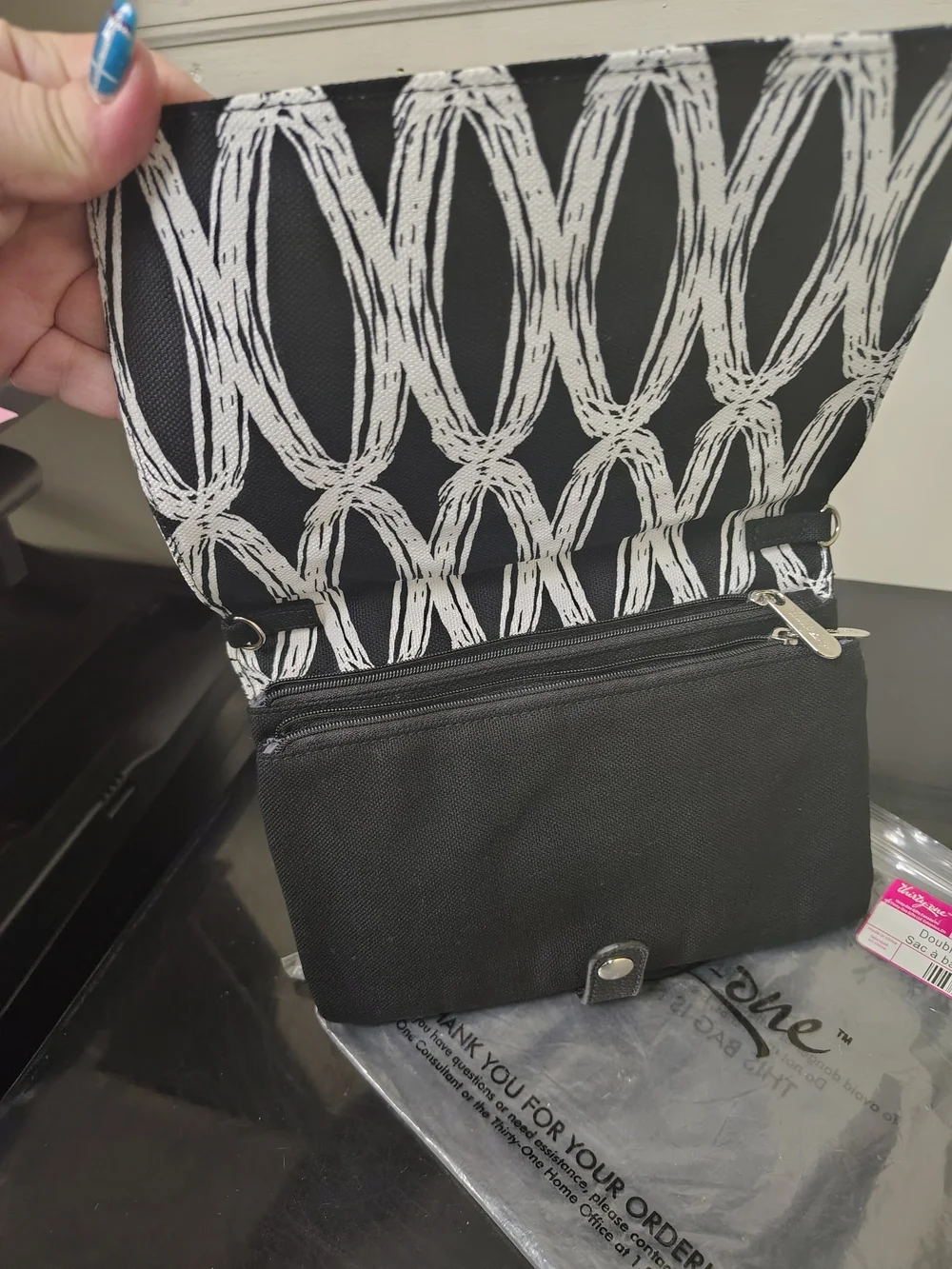 Thirty One Double Up Crossbody in Black Links